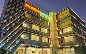 Front One Gosyen Hotel Salatiga